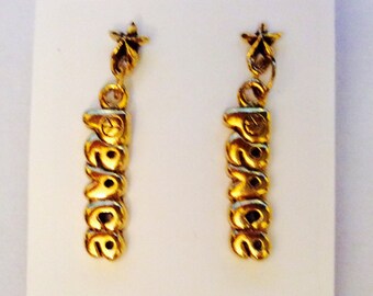 Pendientes con la palabra "Paz", Paz en la tierra, estrellas y paz, atuendo de vacaciones, estilo hippie bohemio, color dorado, idea de regalo, palabra "paz", regalo perfecto