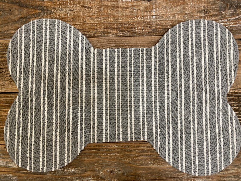 Personalized dog bone mat gray/vertical stripe