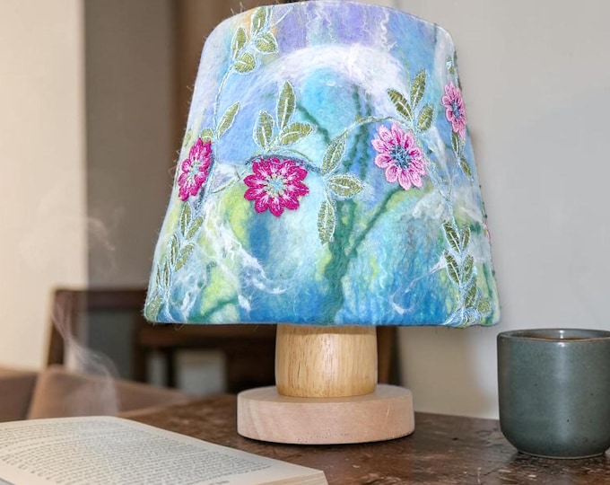 Large Felted Lamp (con1)