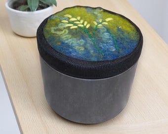 Pin Cushion in a tin (PT1)