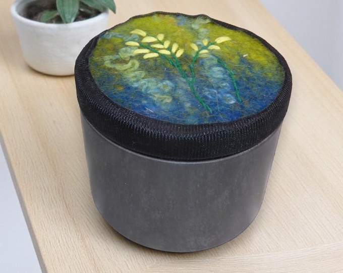 Pin Cushion in a tin (PT1)