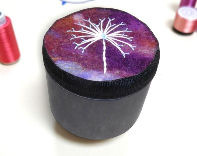 Pin Cushion in a tin (PT5)