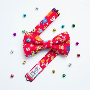 boys Christmas bow tie, red candy cane bow tie, mini gift bowtie, baby Christmas outfit, Santa bow tie, bowtie for kid, toddler gift bow tie