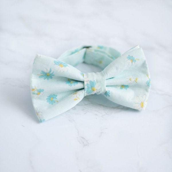 pastel blue daisy floral bow tie, tiny flowers bow ties for men, boys flower bowties, dainty baby blue wedding bow tie, mini florals bow tie