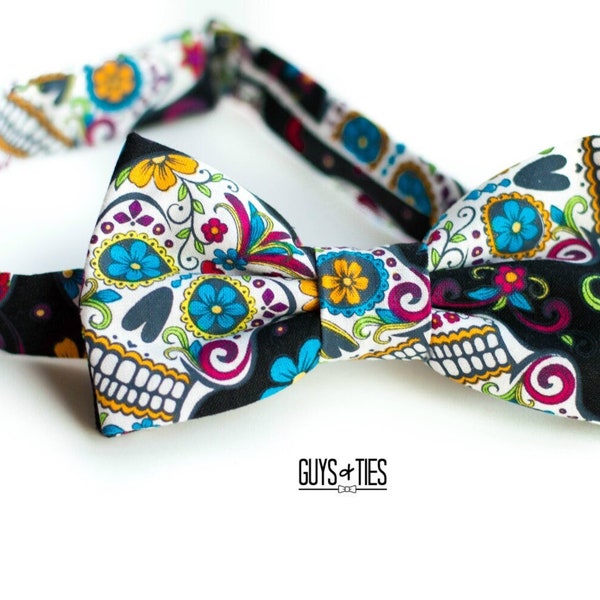 Black Sugar Skull Bow Tie, Dia de los Muertos Bow Ties, Day of the Dead Tie for Men, Mexican bowties, skulls and flowers bowtie, colorful