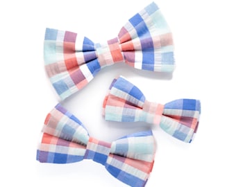 Pajaritas de sirsaca para perros, pajaritas de cuadros primaverales para perros, pajaritas azules y rosas para cachorros, pajaritas de gato pastel, pajarita de cuadros mini para perros con primavera.