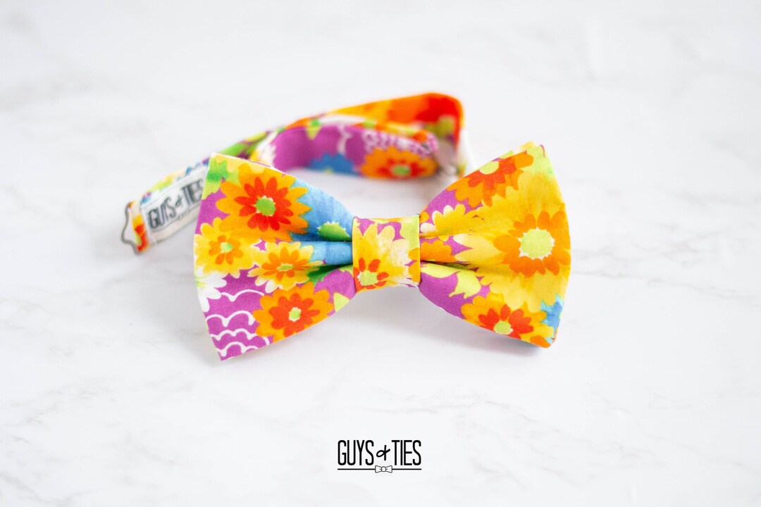 お正月色鮮やかな花柄蝶　　16日まで値下げ マゼンタの花柄蝶ネクタイ、男性用カラフルな花柄蝶ネクタイ、ガーデン