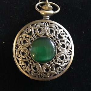 Emerald color stone Vinage Bronze Custom Fashion Pillbox Medicine Tablet Holder Case for Pocket or Purse with necklace or belt clip chain