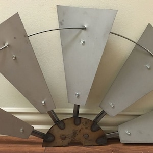 Rustic Metal Windmill Head: Farmhouse Wall Decor