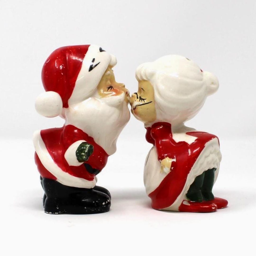 Vintage Christmas Salt and Pepper Shakers, Kissing Santa & Mrs Claus ...
