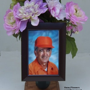 Personalize your loved one's cemetery grave, memorial vase with your 4x6 inch photo by using our Onvase adapter and frame.