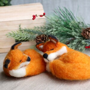 The Sleeping Red Fox Needle Felting Kit VideoTutorial Holiday Gift/Ornament-Detailed Photographs Instruction Felting kit for Beginner image 3