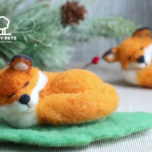 The Sleeping Red Fox Needle Felting Kit VideoTutorial Holiday Gift/Ornament-Detailed Photographs Instruction Felting kit for Beginner Basic Kit