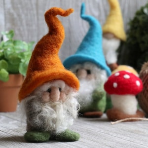 Gnome Needle Felting Kit w/ Curly beards & Curved hat Holiday Ornament/ Decoration/Gift Detailed Photographs Instruction for beginner image 3