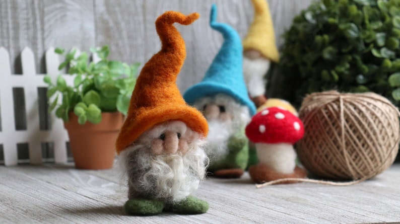 Gnome Needle Felting Kit w/ Curly beards & Curved hat Holiday Ornament/ Decoration/Gift Detailed Photographs Instruction for beginner image 3