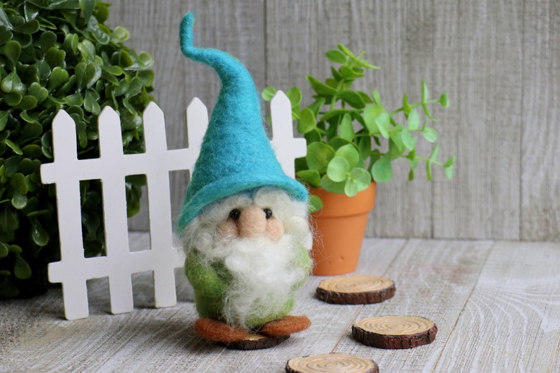 Gnome Needle Felting Kit w/ Curly beards & Curved hat Holiday Ornament/ Decoration/Gift Detailed Photographs Instruction for beginner Blue Hat Gnome