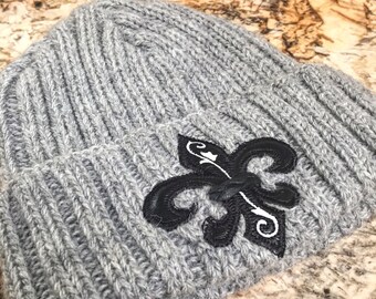 Fold beanie hat gray with leather patch handpainted. Flor de Lis beanie knitted. Patch painted beanie. Mens beanie. Unisex beanie. Beanie