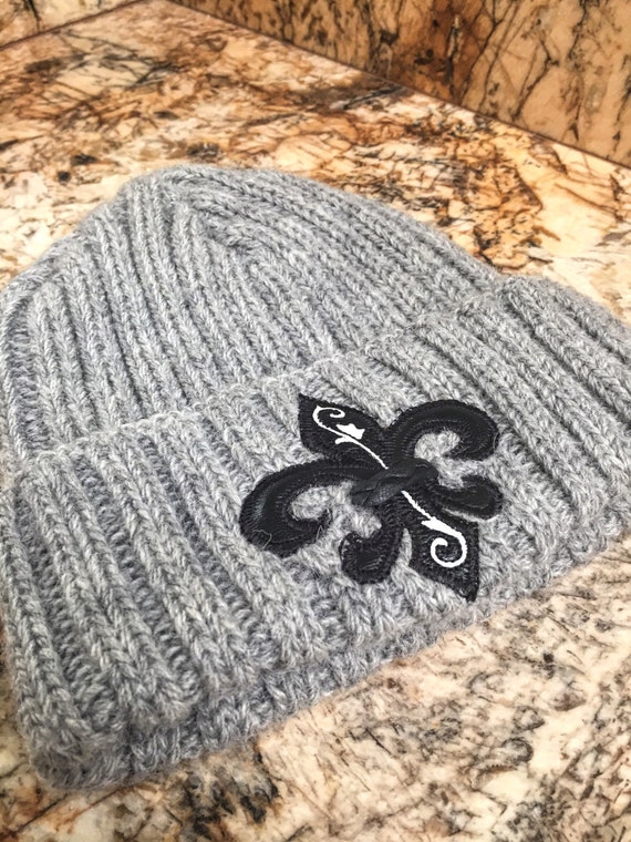 Fold beanie hat gray with leather patch handpainted. Flor de Lis beanie knitted. Patch painted beanie. Mens beanie. Unisex beanie. Beanie