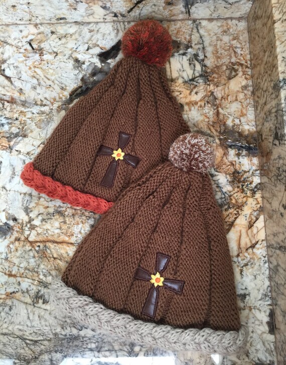 Beanie with Pom Pom Brown. Beanie with patch cross and flower. Style beanie. Winter beanie hat. Hand knit beanie. Winter accessories. Beanie