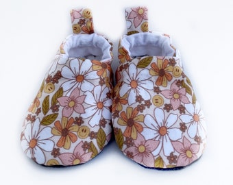 Zapatos de bebé florales retro sonrientes, zapatos de niña, zapatillas de bebé de flores, zapatos de bebé de suela suave, botines de bebé, mocasines de bebé, zapatos de cuna, Moccs