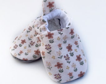Zapatos de bebé florales vintage, zapatos de niña, zapatillas de bebé florales, zapatos de bebé de suela suave, botines de bebé, mocasines de bebé, zapatos de cuna, Moccs