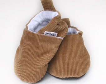 Zapatos de bebé de pana bronceada, Moccs para bebés, zapatos de género neutro, zapatos de bebé de suela suave, botines para bebés, mocasines para bebés, zapatillas para niños pequeños, veganos