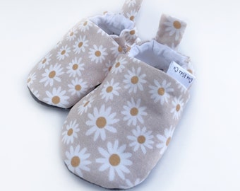 Daisy Baby Shoes, Baby Girl Shoes, Flower Baby Slippers, Soft Sole Baby Shoes, Baby Booties,Baby Moccasins, Crib Shoes, Moccs