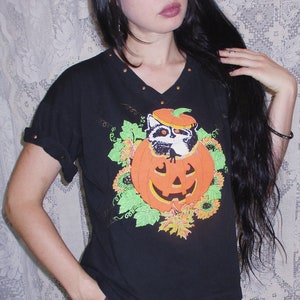 90s Halloween T Shirt Crazed Racoon in a Pumpkin Jack O&#39; Lantern Fall Autumn Harvest Leaves Black T V Neck Bronze Studs Rolled Cuffs 80s