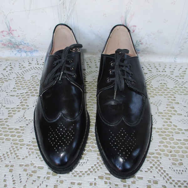 Black leather Wingtips Brogues Lace Up Oxfords.