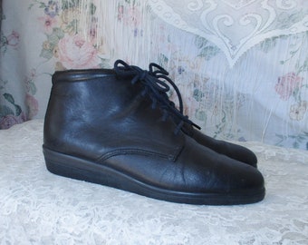 90s Black Leather Lace Up Ankle Boots, Wedge Sole Goth Witchy Victorian Granny 7.5