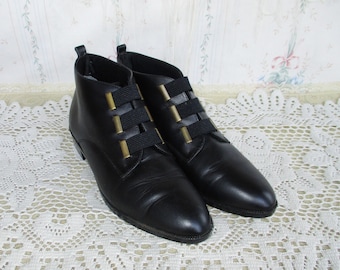 80s 90s Black Leather Ankle Boots Elastic Straps Pixie Hipster Witch Witchy Booties Trad Goth Punk Grunge Pointed Almond Toe Life Stride 6 M