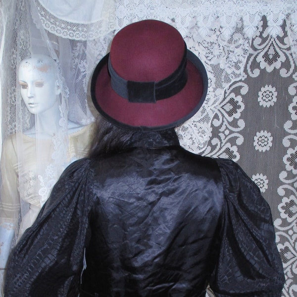 90s Maroon Wool Crazy Horse Bowler Hat by Liz Claiborne Black velvet Ribbon 80s Victorian New Romantic Grandmacore Witchy Elegant Formal 22"