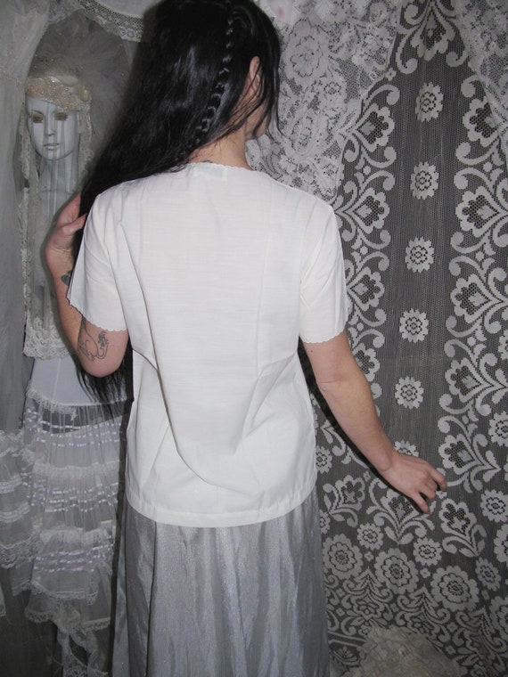 White Blouse by Lily Made In Shanghai True Vintag… - image 5