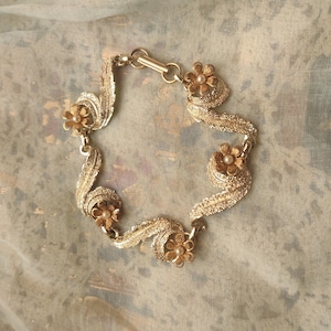 50s 60s Gold Tone Flower & Scrollwork Leaf Chain Link Bracelet White Faux Pearls Floral Mid Century Romantic Pretty Unsigned Statement