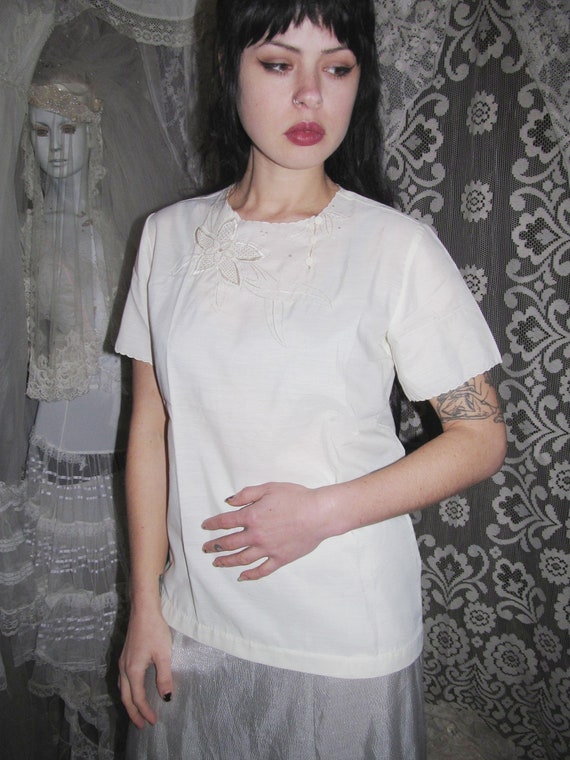 White Blouse by Lily Made In Shanghai True Vintag… - image 2