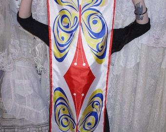 Vlindersjaal met lange nek 60s 70s psychedelische stijl helderrood blauw geel wit hippie