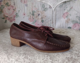 70s Brown Leather Moc Toe Shoes Crepe Gum Sole Rubber Low Block Heel Early 80s Horizons Lace Up Oxford Boho Bohemian 1970s Hippy Mod Retro