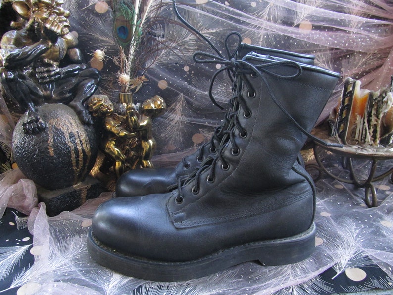 vibram combat boots black