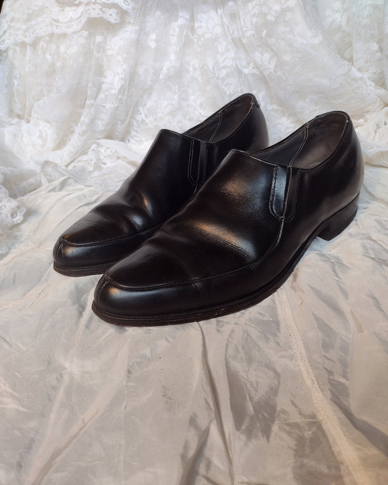 Florsheim Black Leather Dress Shoes Pointed Toe Slip On Loafers 50s 60s 70s Stitched Sole Quality Retro Trad Goth Punk Preppy 7 1/2 C Narrow image 2