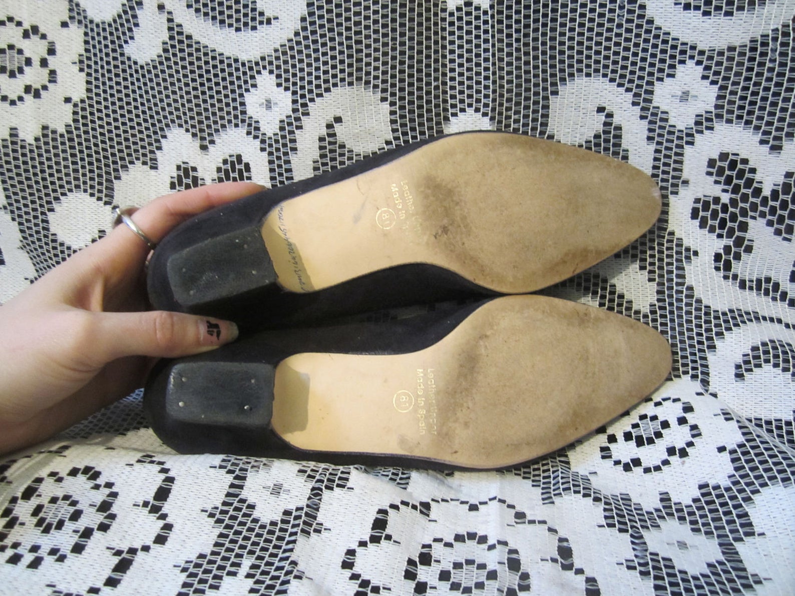 pointy black ballet flats kitten low heel suede side button 80s goth punk strega witchy pointed shoe 90s heel victorian boho bal
