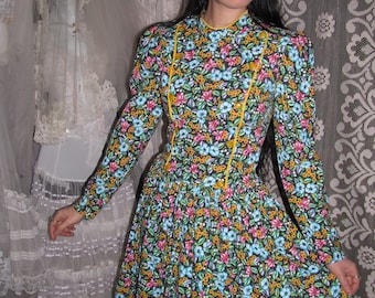 Jaren 80 bloemenprairiejurk felgekleurde Victoriaanse maxi Cottagecore met pofmouwen