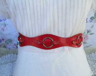 70s 80s Red Leather Belt w/ Gold Tone O-rings Cowpunk Curved Scalloped Edges Punk Rock Trad Goth Glam Rock Retro New Wave Top Grain Cow Hide