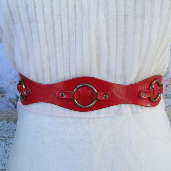 70s 80s Red Leather Belt w/ Gold Tone O-rings Cowpunk Curved Scalloped Edges Punk Rock Trad Goth Glam Rock Retro New Wave Top Grain Cow Hide