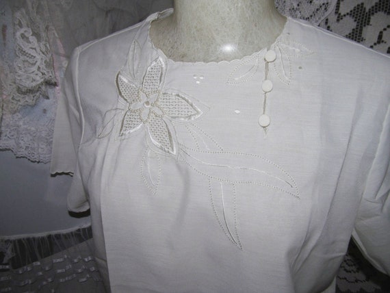 White Blouse by Lily Made In Shanghai True Vintag… - image 4