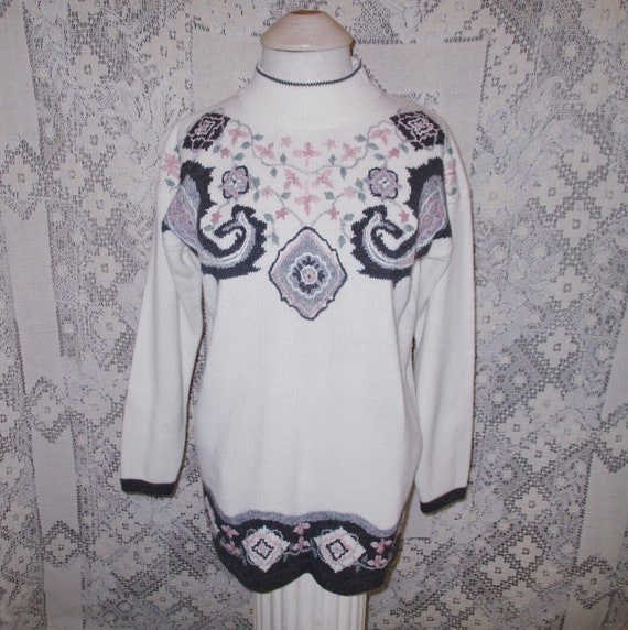 90s White Mockneck Sweater Paisley and Floral Embr