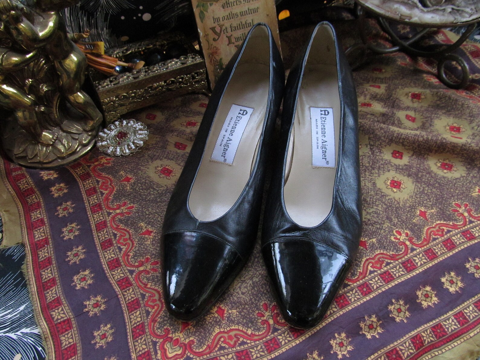 etienne aigner heels shoes pumps black patent leather pointy pointed toes ballet flat low kitten curved heel witchy goth granny