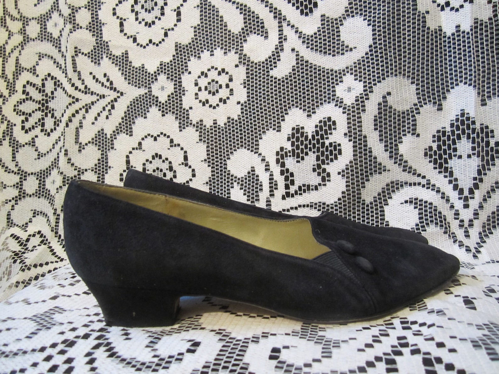pointy black ballet flats kitten low heel suede side button 80s goth punk strega witchy pointed shoe 90s heel victorian boho bal