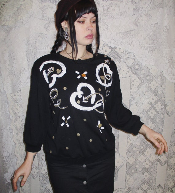 80s 90s Black Sweatshirt with Hearts and Arrows in