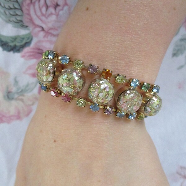 50s Confetti Lucite Bracelet Pastel Rainbow Rhinestones and Gold Tone Metal Glitter Circle Gems Delicate Feminine Cuff Jewelry Pink Blue 60s