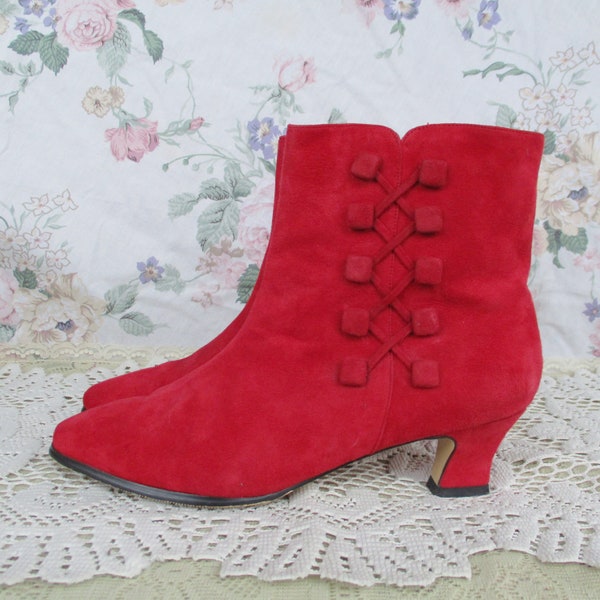 80s Red Suede Victorian Witch Ankle Boots Goth New Wave Punk Gloria Vanderbilt Buttons Pointy Toe Curved French Heel 90s Prairie Booties 8.5